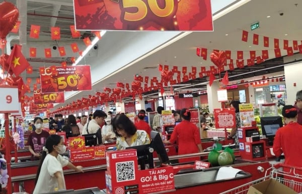 ハノイ：4月30日の販売促進を求めて顧客が集まる