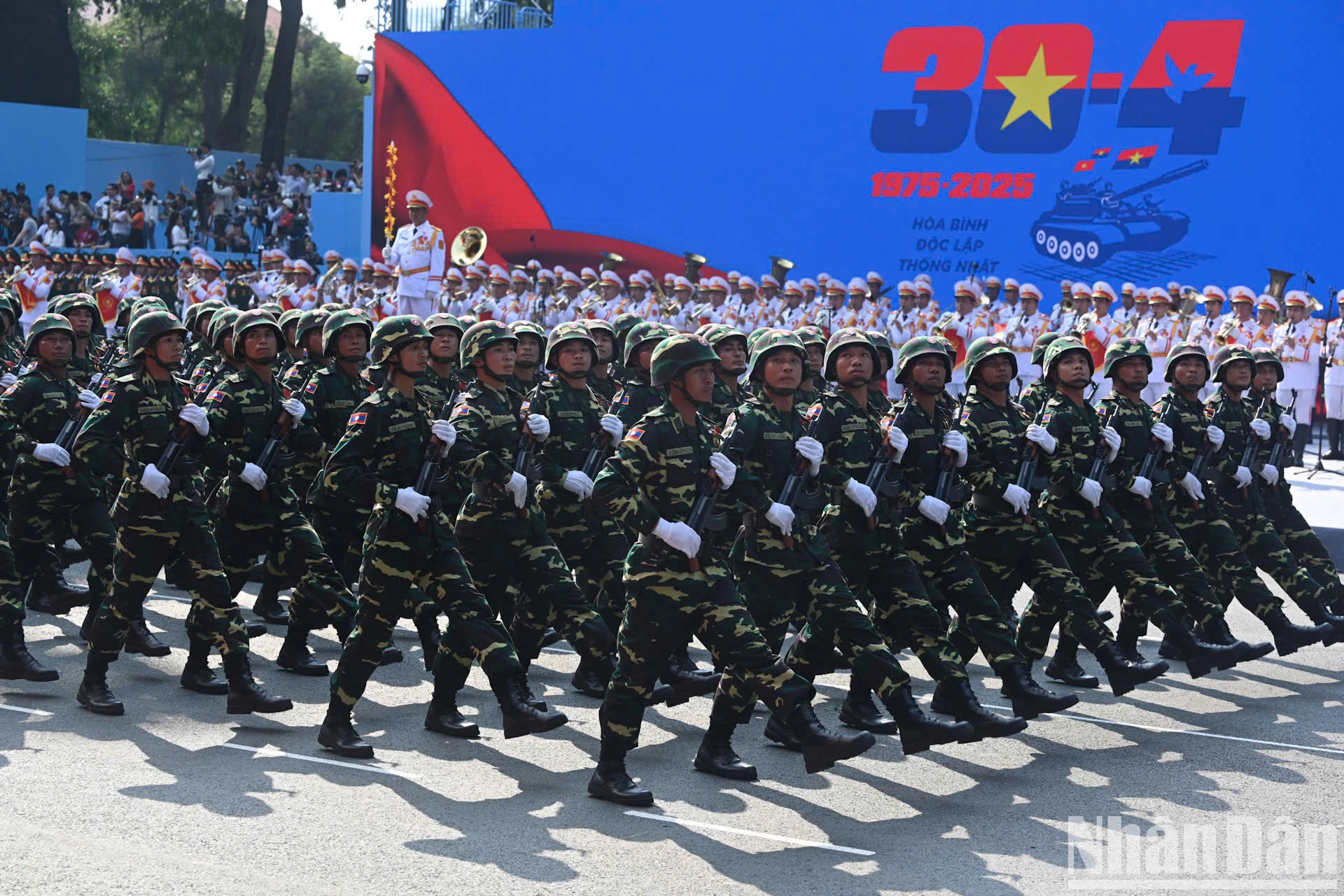 [Ảnh] Quân đội Trung Quốc, Lào, Campuchia tham gia Lễ diễu binh kỷ niệm 50 năm Ngày Giải phóng miền nam, thống nhất đất nước ảnh 3