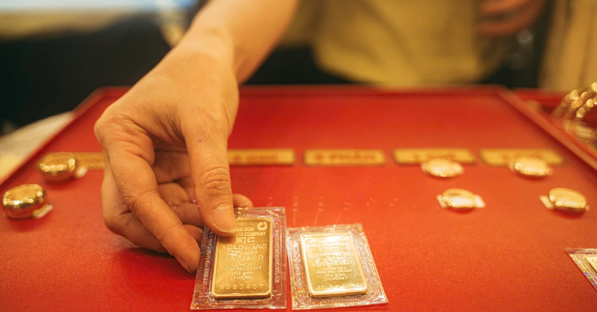 Giá vàng thế giới giằng co quanh ngưỡng 3.300 USD/ounce