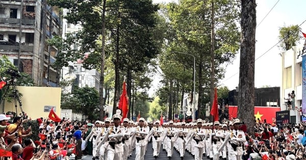 Đi giữa lòng nhân dân trong hòa bình, thống nhất