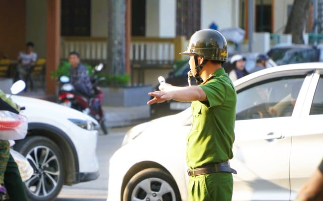 Hình ảnh bất ngờ biển Sầm Sơn ngày đầu kỳ nghỉ lễ 30-4 và 1-5- Ảnh 12.
