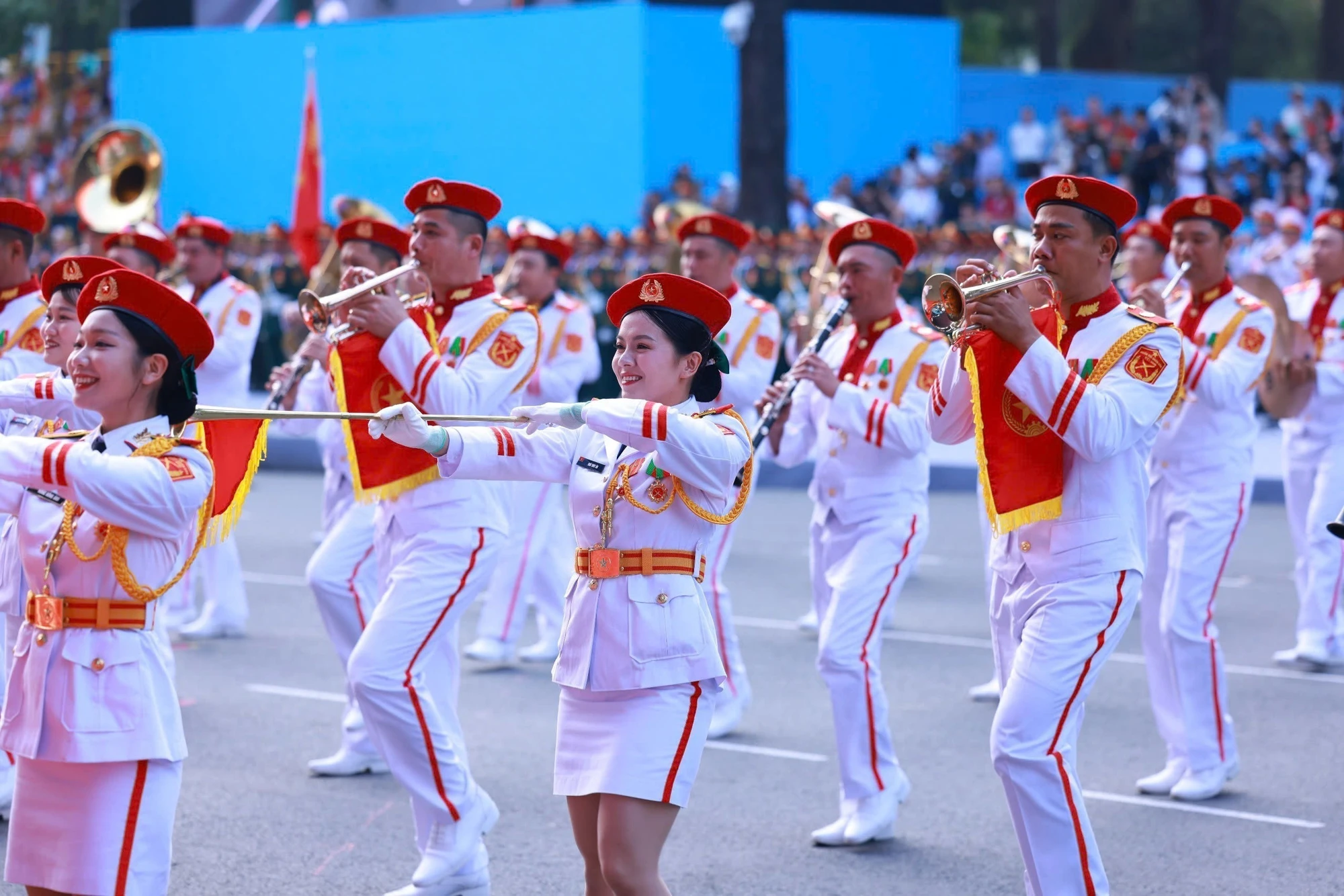 [Ảnh] Màn biểu diễn văn nghệ tại Lễ kỷ niệm 50 năm Giải phóng miền nam ảnh 6