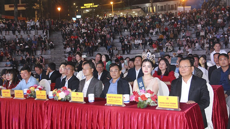 Khai mạc Lễ hội mùa hè “Sa Pa - Xứ sở của tình yêu” 2025 ảnh 1
