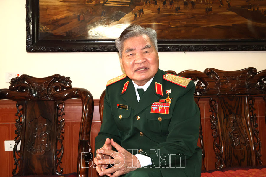 Lieutenant General, Hero of the People's Armed Forces Pham Xuan The Let's preserve and cherish the value of peaceful life today