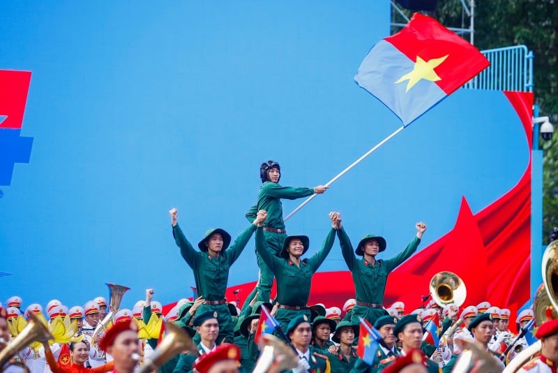 [Ảnh] Diễu binh, diễu hành kỷ niệm 50 năm thống nhất đất nước