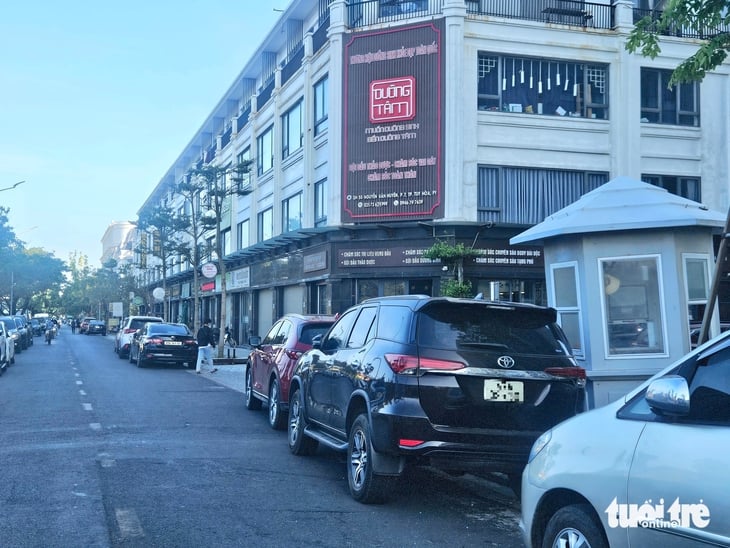 Đông đảo du khách Đắk Lắk xuống biển Phú Yên 'giải nhiệt' dịp lễ 30-4 - Ảnh 3.