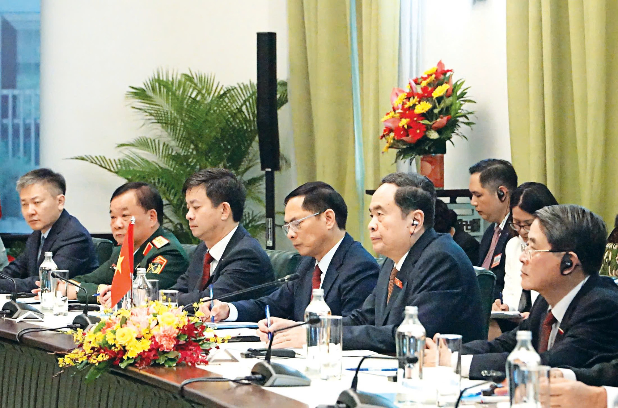 Chủ tịch Quốc hội Trần Thanh Mẫn và các đại biểu Việt Nam tại cuộc tiếp. Ảnh: P. Thúy