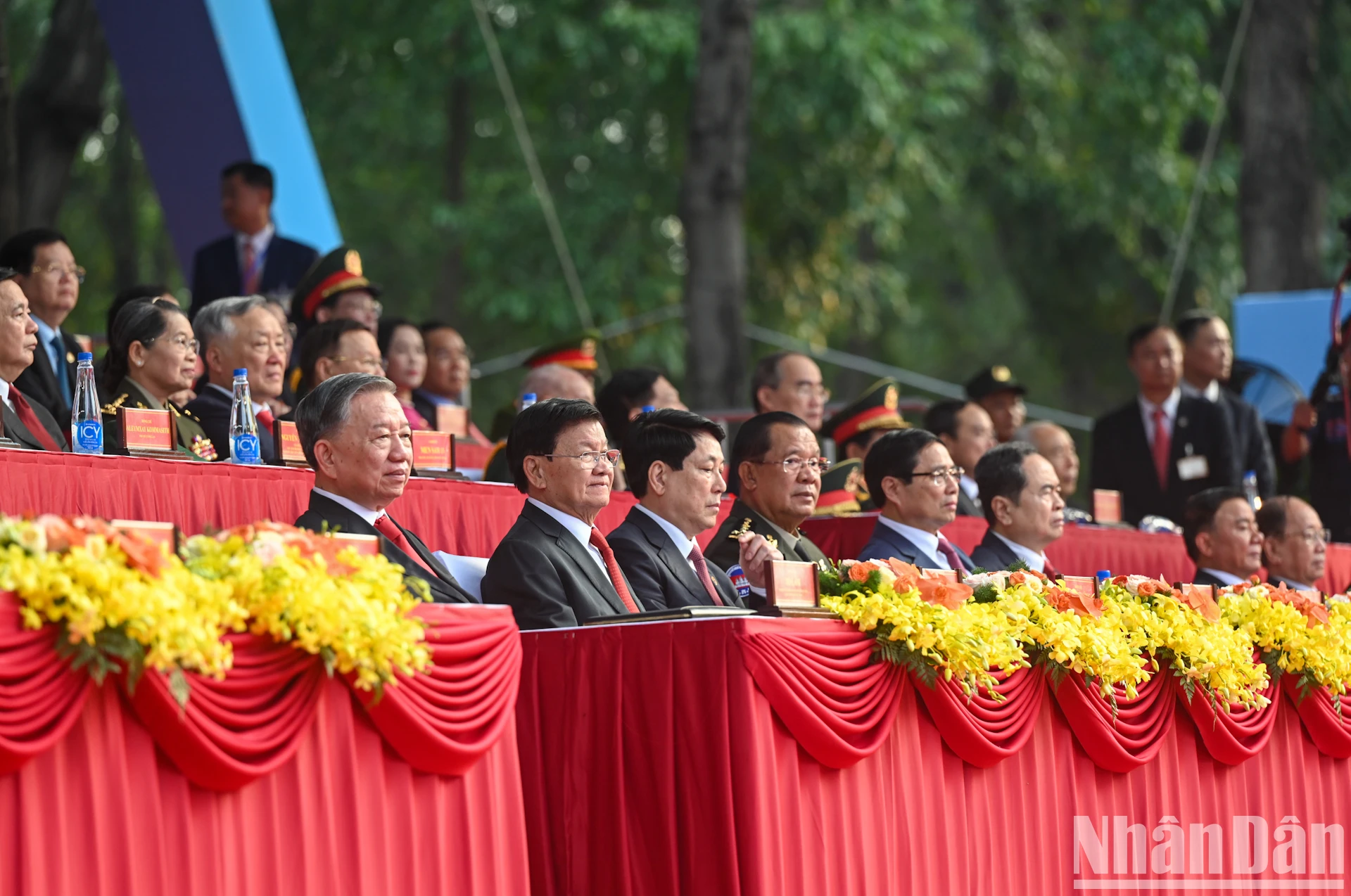 [Ảnh] Toàn cảnh lễ diễu binh, diễu hành kỷ niệm 50 năm Giải phóng miền nam, thống nhất đất nước ảnh 1