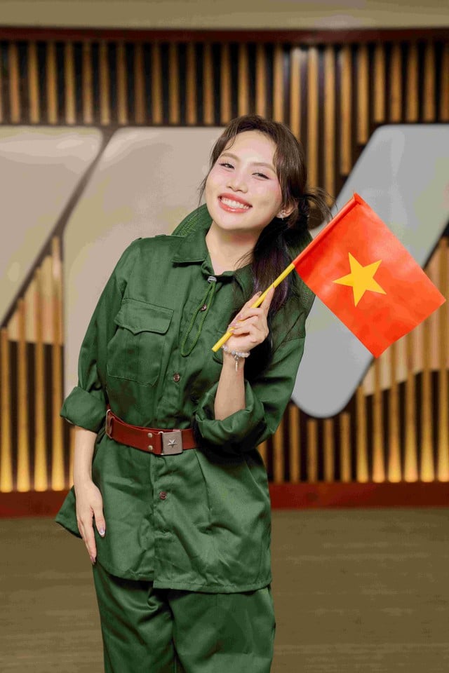 Phương Mỹ Chi hát Mùa xuân trên TP HCM gây bão

- Ảnh 1.