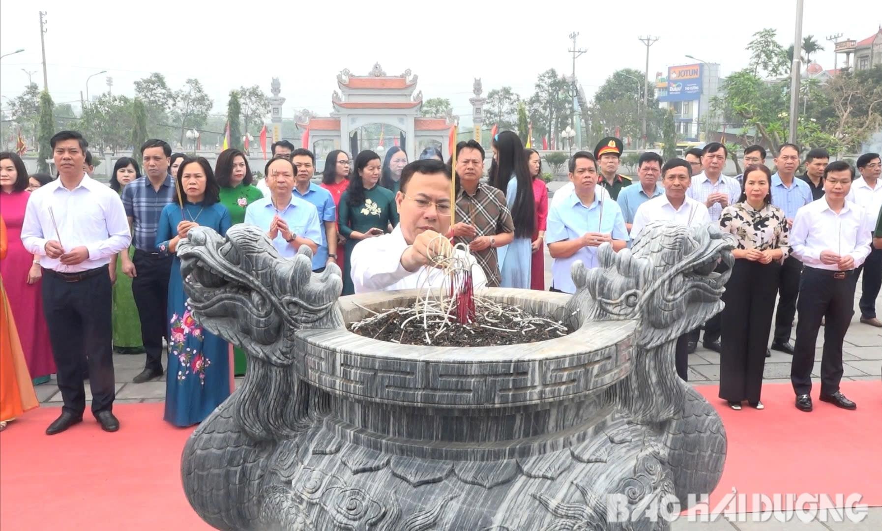 ជីលីន-ដាង-ហួង(១).jpg