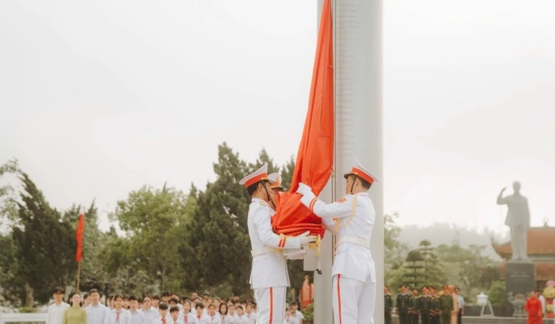 Lễ thượng cờ trên đảo Cô Tô kỷ niệm 50 năm thống nhất đất nước