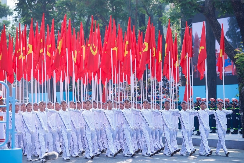 [Ảnh] Lễ diễu binh, diễu hành kỷ niệm 50 năm thống nhất đất nước