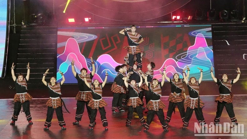 រាត្រីចុងក្រោយដ៏រំភើបនៃ Dalat Best Dance Crew 2025 រូបថត 2