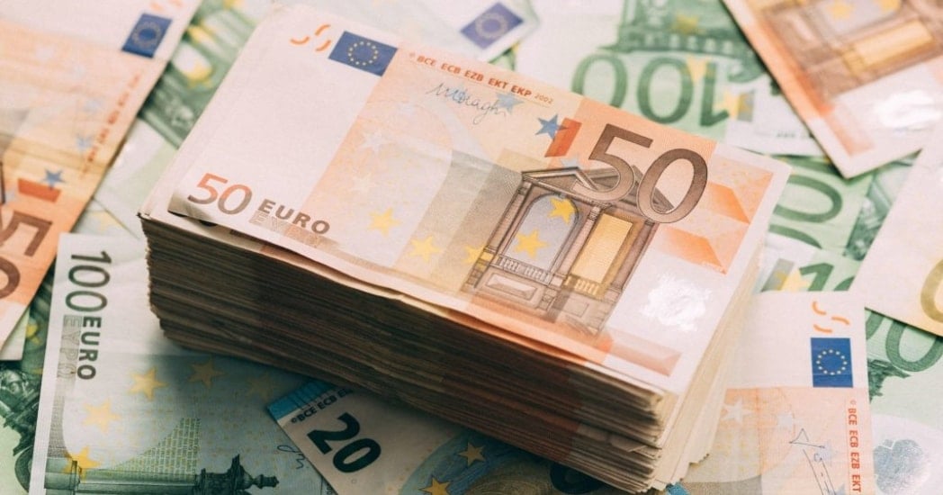 Курс евро на сегодня 30.04.2025: Евро слабеет
