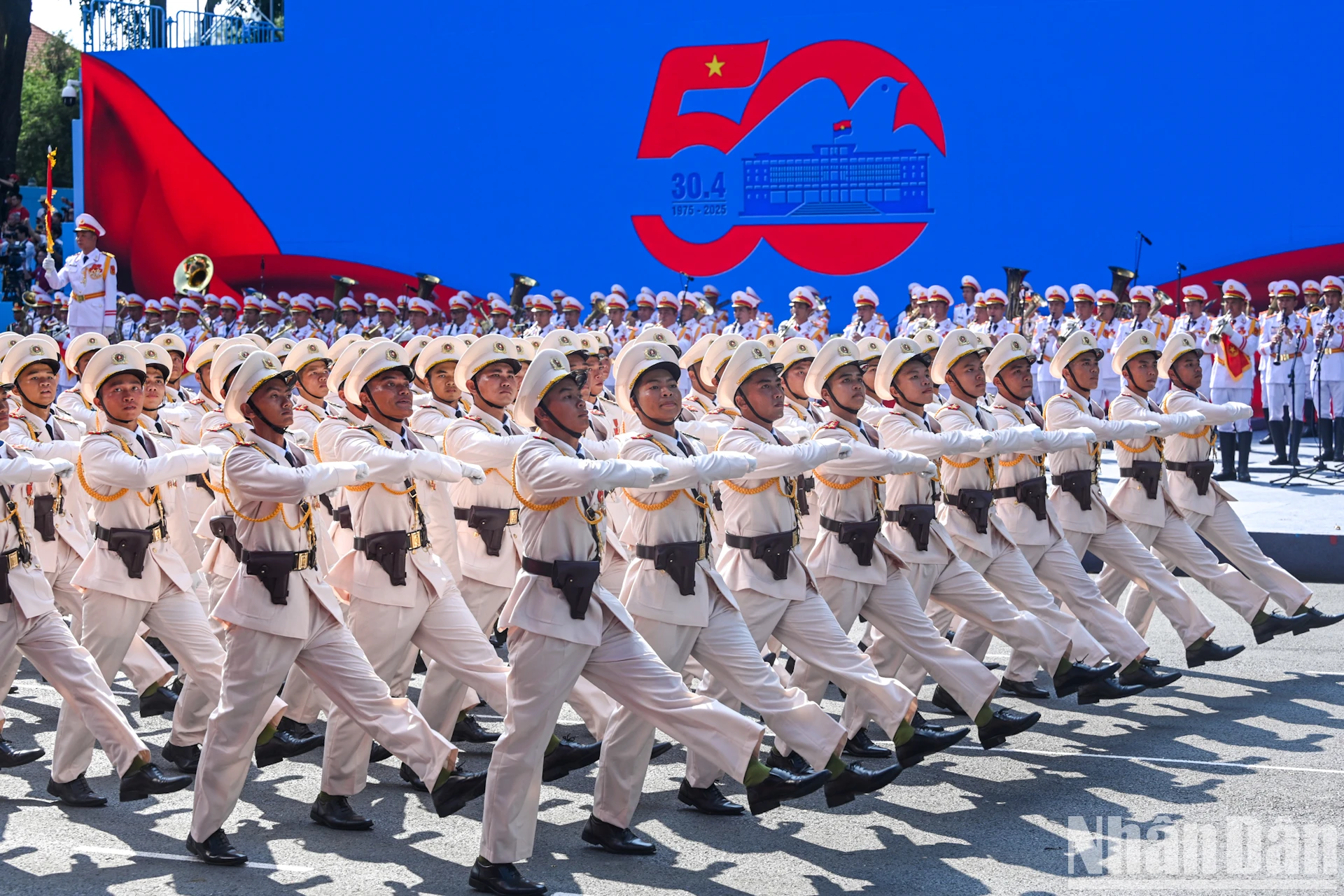 [Ảnh] Toàn cảnh lễ diễu binh, diễu hành kỷ niệm 50 năm Giải phóng miền nam, thống nhất đất nước ảnh 27