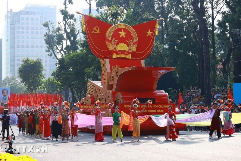 [Ảnh] Diễu binh, diễu hành kỷ niệm 50 năm thống nhất đất nước