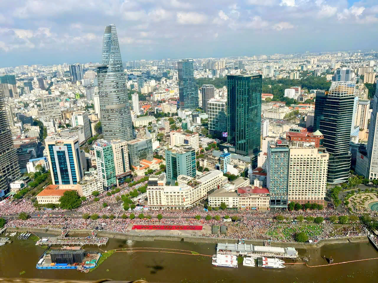 Toàn cảnh buổi tổng duyệt diễu binh, diễu hành ngày 27.4 ở TP.HCM- Ảnh 2.