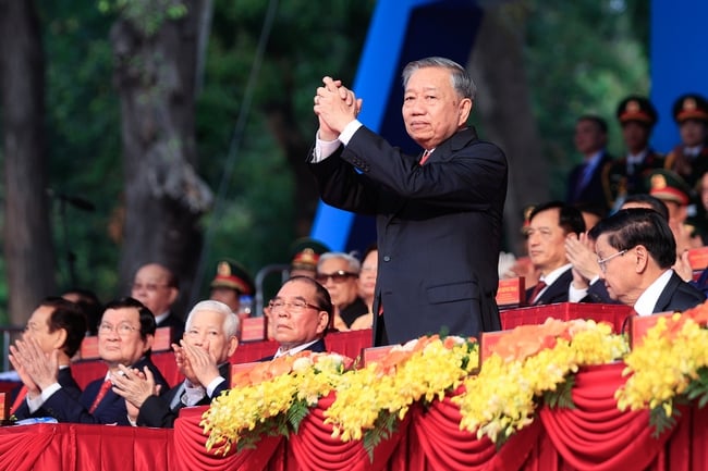 Những khoảnh khắc đẹp tại Lễ diễu binh, diễu hành 50 năm Giải phóng miền Nam, thống nhất đất nước - Ảnh 3.