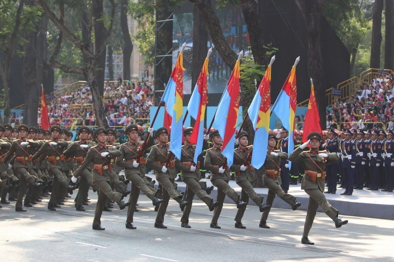 [Ảnh] Lễ diễu binh, diễu hành kỷ niệm 50 năm thống nhất đất nước