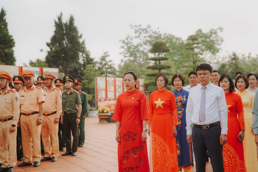 Bà Lê Ngọc Hân, Ủy viên BCH Đảng bộ tỉnh Quảng Ninh, Bí thư Huyện ủy, Chủ tịch UBND huyện Cô Tô dự lễ.