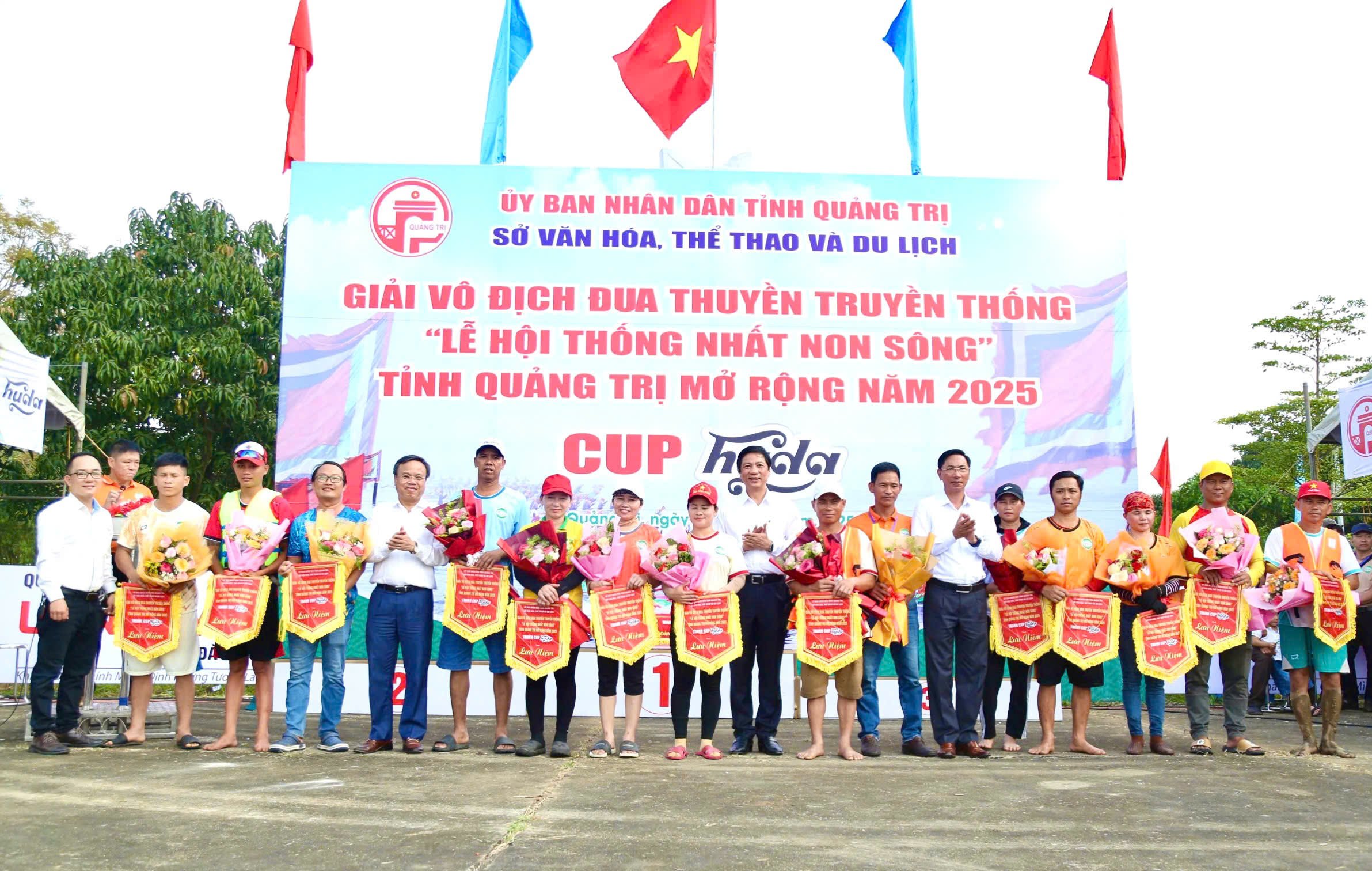 Giải vô địch Đua thuyền truyền thống “Lễ hội Thống nhất non sông” năm 2025