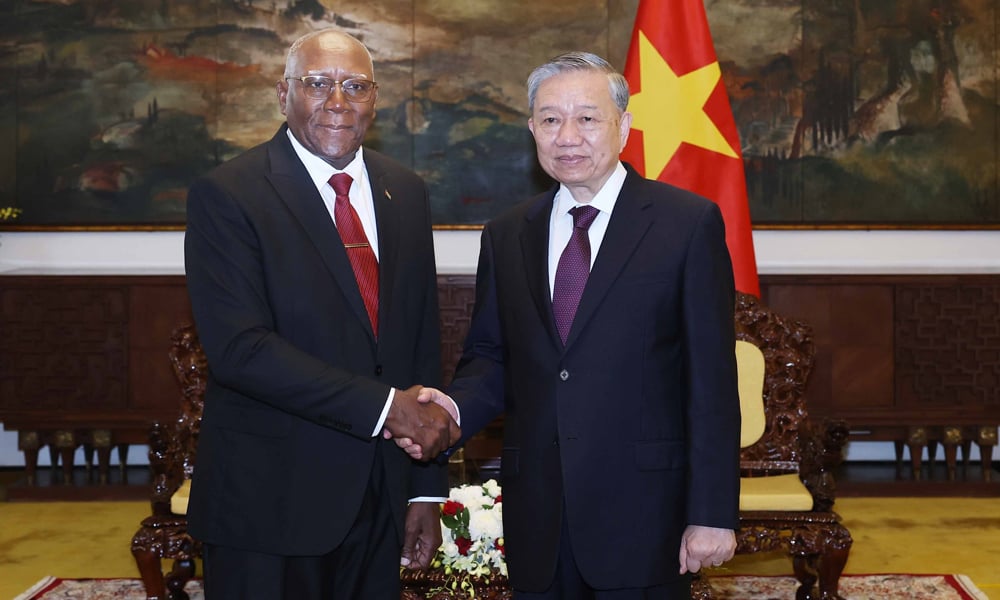 Le secrétaire général To Lam rencontre le membre du Politburo et vice-président de Cuba Salvador Valdes Mesa