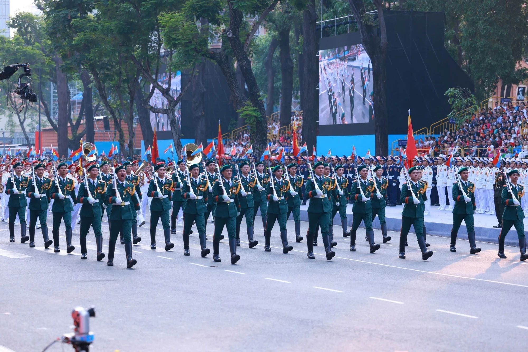 [Ảnh] Màn biểu diễn văn nghệ tại Lễ kỷ niệm 50 năm Giải phóng miền nam ảnh 5