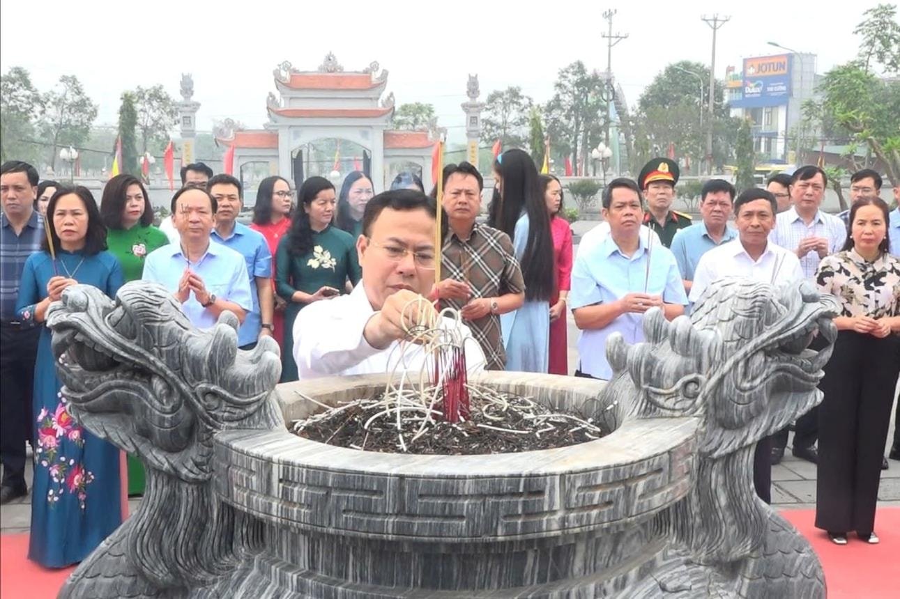 Chí Linh dâng hương kỷ niệm 50 năm thống nhất đất nước