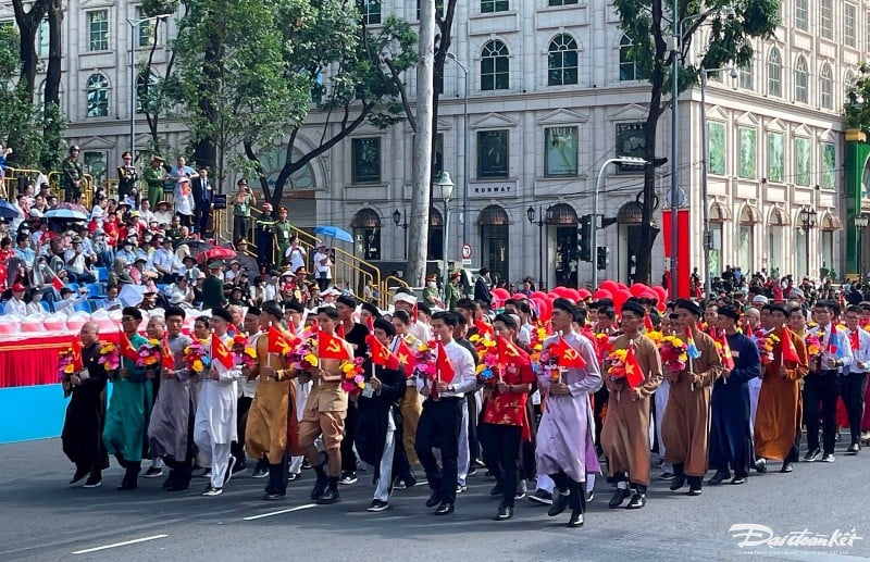 [Ảnh] Lễ diễu binh, diễu hành kỷ niệm 50 năm thống nhất đất nước