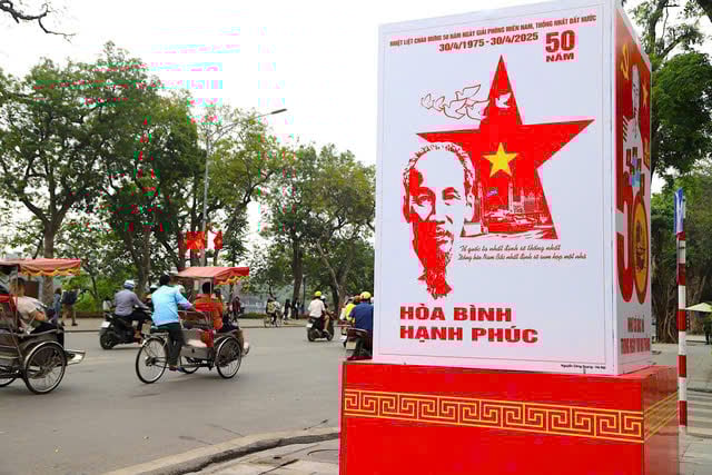 Chùm ảnh: Cả nước tưng bừng chào mừng kỷ niệm 50 năm Giải phóng miền Nam, thống nhất đất nước- Ảnh 3.