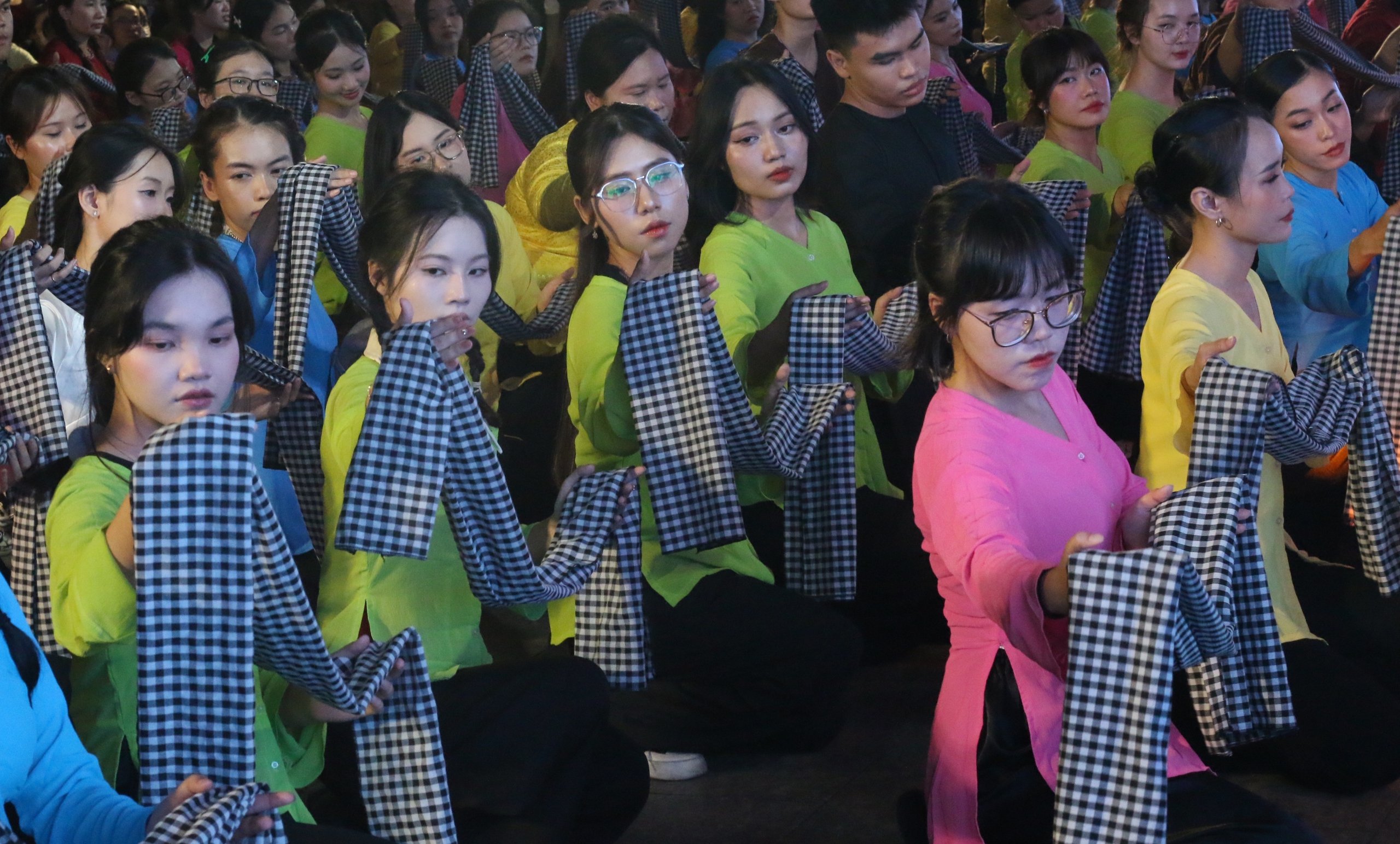 'Biển người' đổ về phố đi bộ Nguyễn Huệ tham dự 'Sắc màu thành phố Bác'- Ảnh 2.