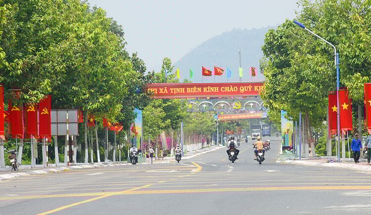 Khởi sắc Tịnh Biên!