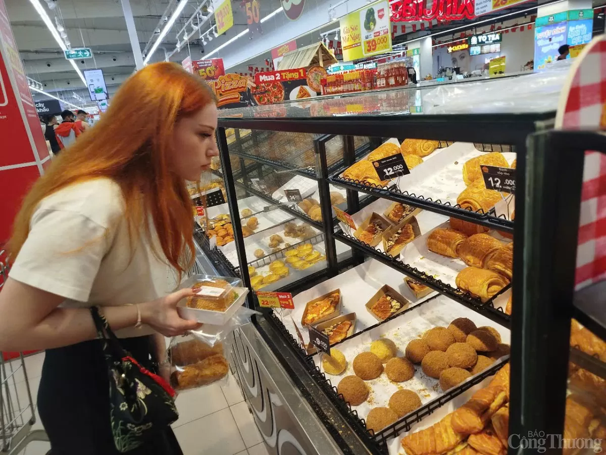 Hà Nội: Khách nườm nượp săn sale khuyến mãi ngày 30/4
