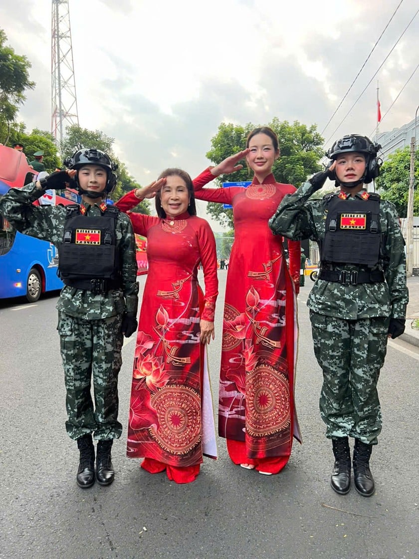 Các nghệ sĩ tự hào khi được tham gia Lễ kỷ niệm, diễu binh, diễu hành 50 năm Ngày Giải phóng miền Nam, thống nhất đất nước. Ảnh: SV