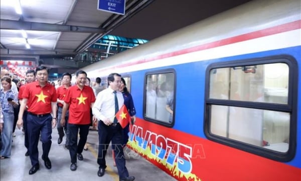 Khởi hành 'Đoàn tàu Thống Nhất' nối liền non sông một dải
