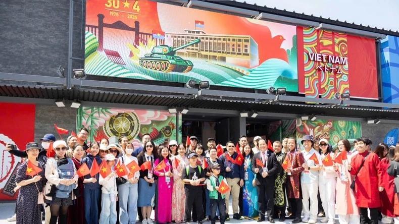 Hơn 5.000 khách quốc tế tham quan Nhà triển lãm Việt Nam tại EXPO 2025 tại Nhật Bản cùng chung vui kỷ niệm Ngày 30/4 ảnh 1