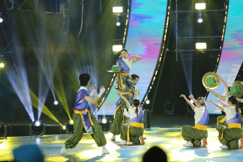 Nhóm REMIX ONE CREW đến từ Trường Đại học Tôn Đức Thắng gây ấn tượng tại đêm chung kết.
