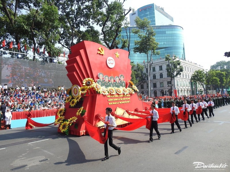 [Ảnh] Lễ diễu binh, diễu hành kỷ niệm 50 năm thống nhất đất nước