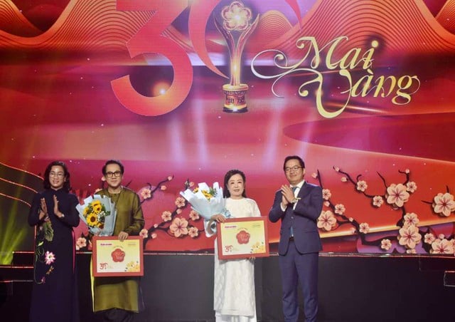 NSND Thu Hiền: "50 năm hát cho Tổ quốc, tôi tự hào là công dân nước Việt" - Ảnh 4.