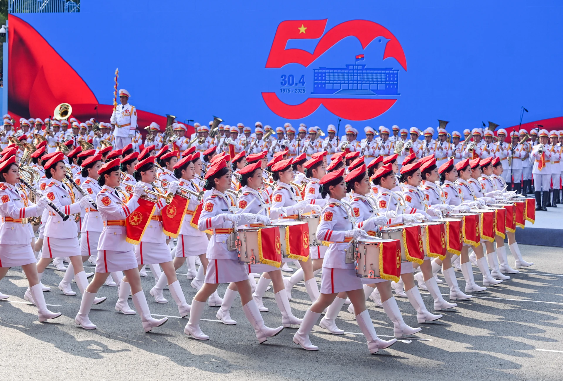 [Ảnh] Toàn cảnh lễ diễu binh, diễu hành kỷ niệm 50 năm Giải phóng miền nam, thống nhất đất nước ảnh 12