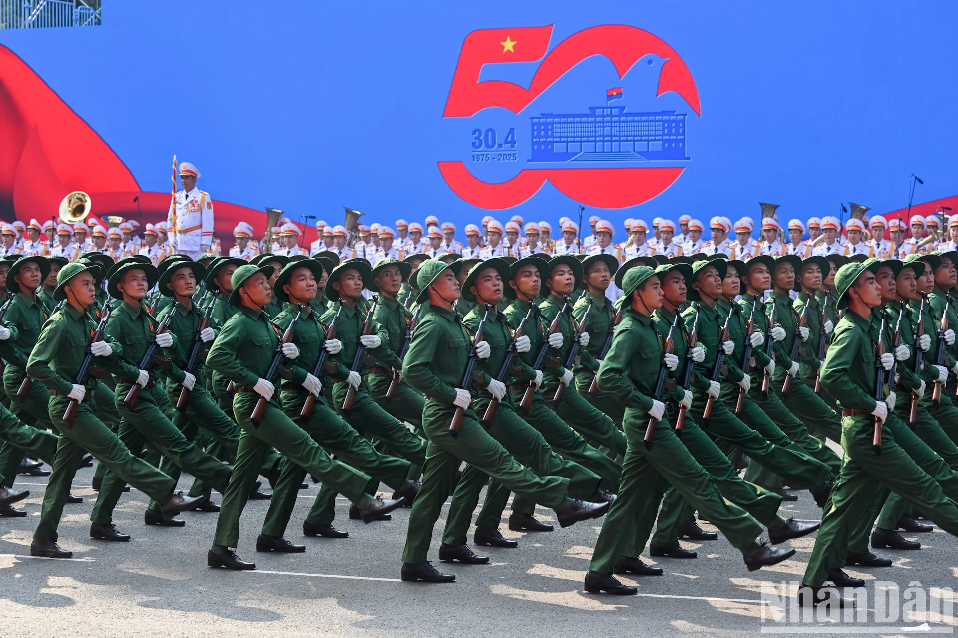 [Ảnh] Toàn cảnh lễ diễu binh, diễu hành kỷ niệm 50 năm Giải phóng miền nam, thống nhất đất nước ảnh 14