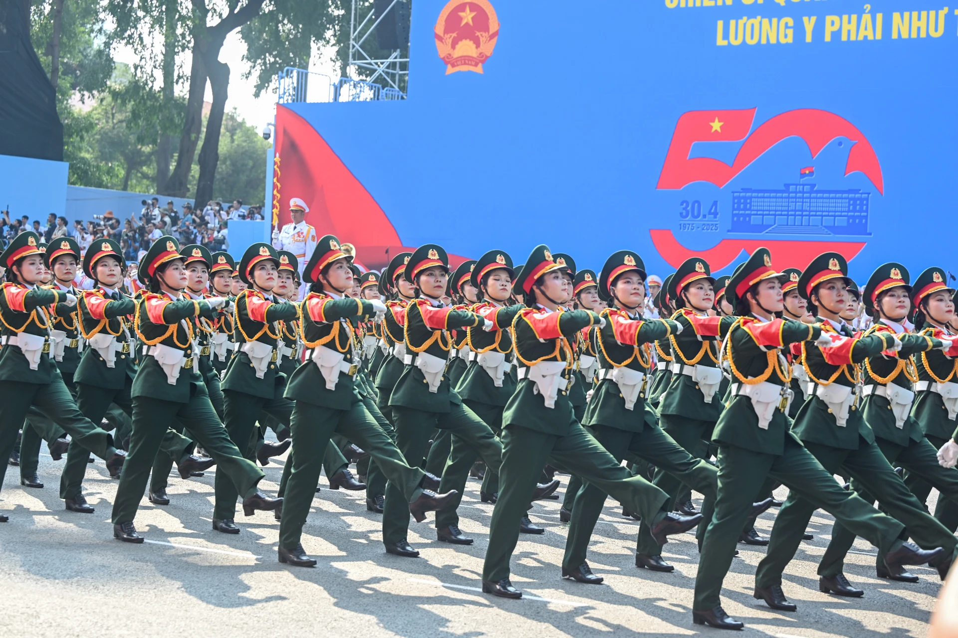 [Ảnh] Toàn cảnh lễ diễu binh, diễu hành kỷ niệm 50 năm Giải phóng miền nam, thống nhất đất nước ảnh 20