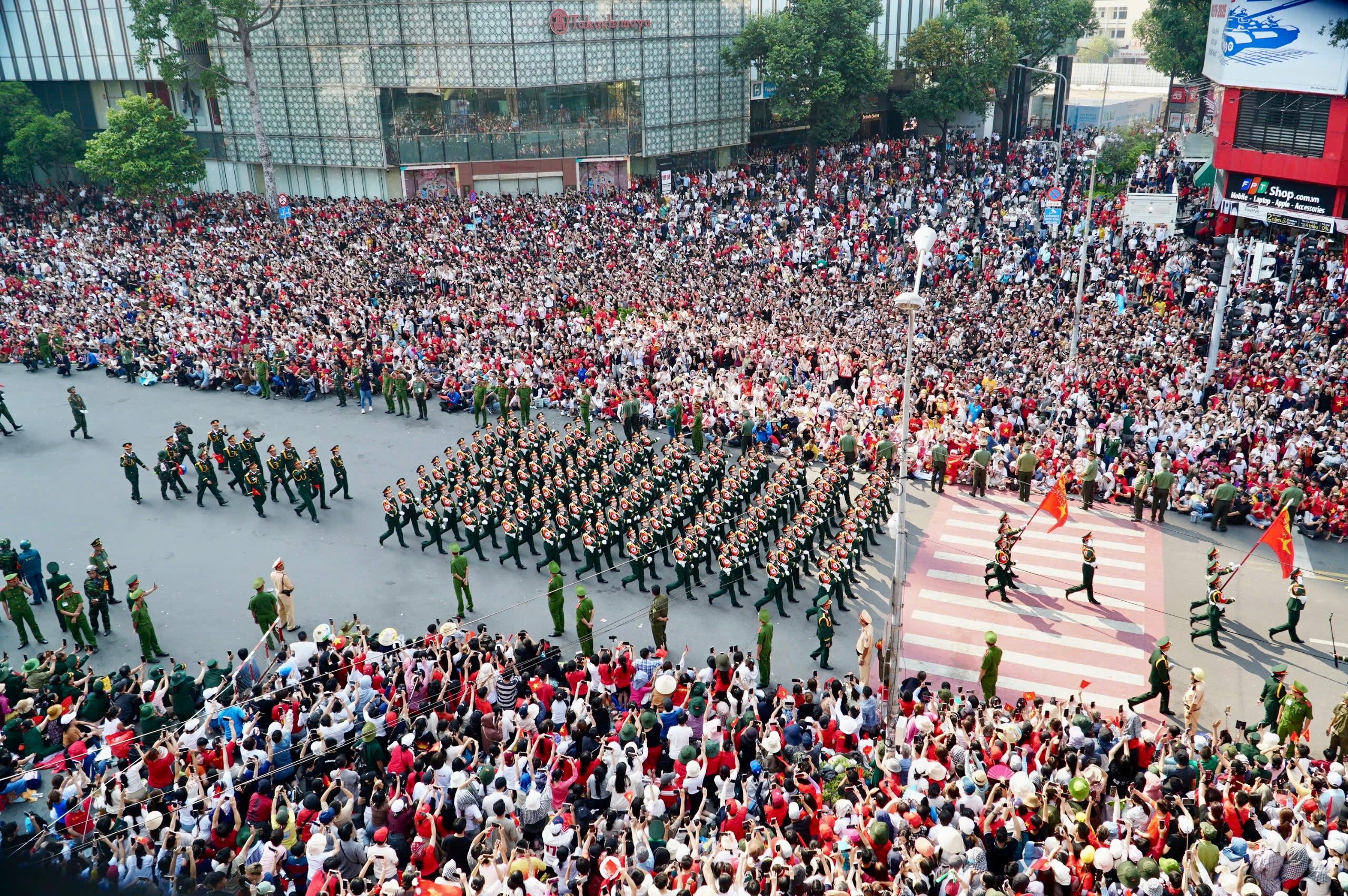 Diễu binh đại lễ 50 năm đất nước thống nhất: Lịch sử 30.4, lịch sử lòng dân - Ảnh 16.