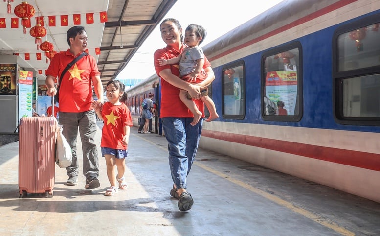 Chuyến tàu đặc biệt chào mừng ngày đất nước hoàn toàn giải phóng- Ảnh 8.