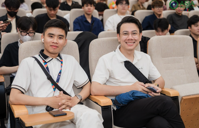 Trường ĐH tung học bổng 