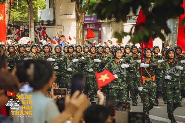 Những khoảnh khắc đẹp tại Lễ diễu binh, diễu hành 50 năm Giải phóng miền Nam, thống nhất đất nước - Ảnh 9.