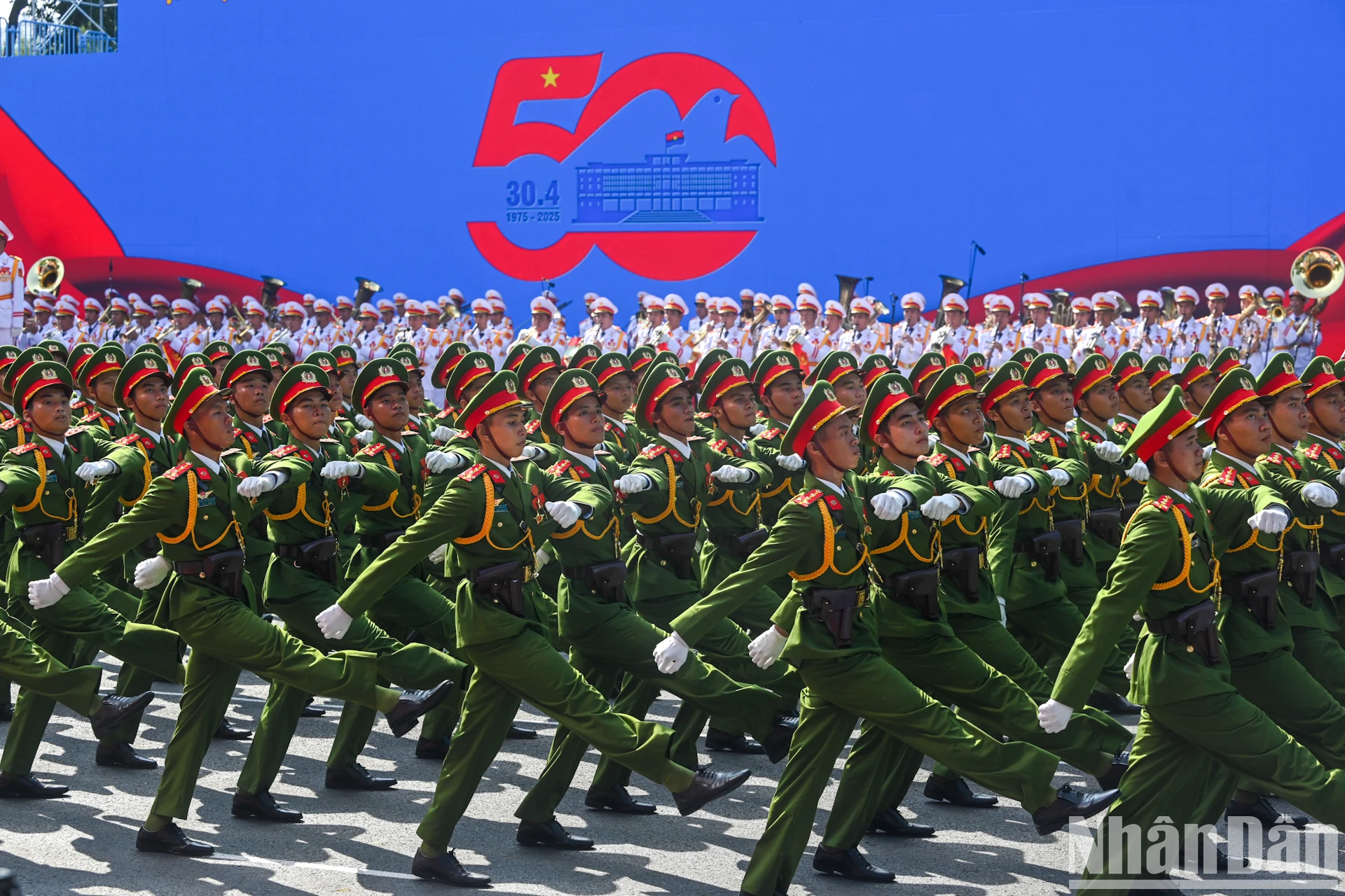 [Ảnh] Toàn cảnh lễ diễu binh, diễu hành kỷ niệm 50 năm Giải phóng miền nam, thống nhất đất nước ảnh 29