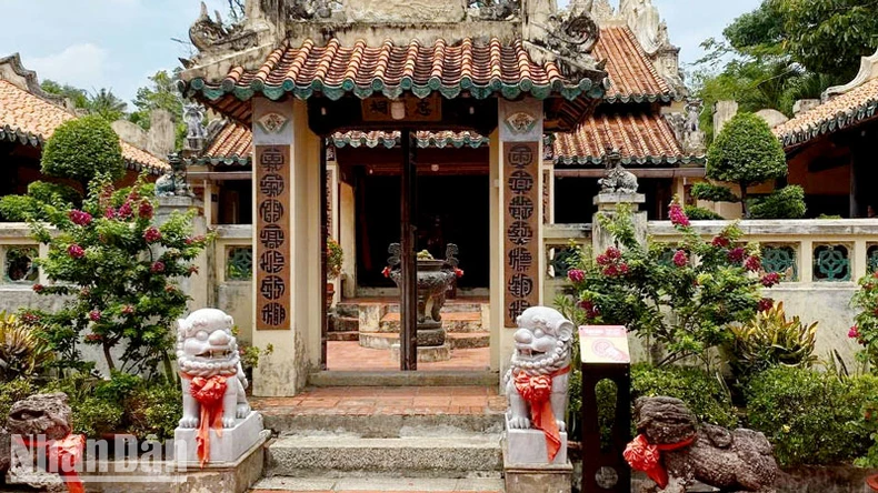 Die Zeitung Nhan Dan installiert intelligente interaktive Stationen an berühmten Sehenswürdigkeiten von Kien Giang. Foto 1