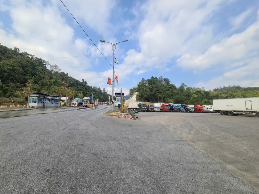 Khu vực mở rộng đường chuyên dụng xuất khẩu tại khu vực Hữu Nghị từ 4 làn lên 14 làn phục vụ Cửa khẩu thông minh. (Ảnh: Minh Hữu).