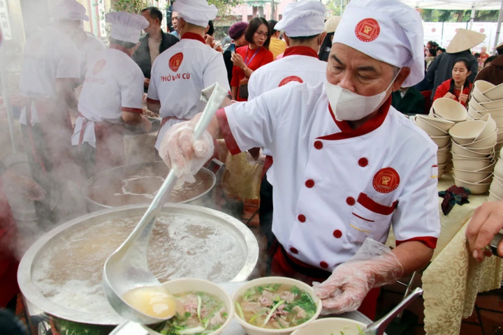 Hanoi organiza el Festival Pho 2025, promoviendo el patrimonio cultural inmaterial nacional.